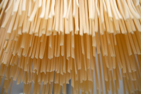 Pasta lunga ad essiccare Pasta lunga ad essiccare